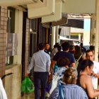 Tiroteo cerca de un centro comercial en Guayaquil, aterrorizando a los transeúntes.