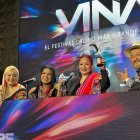 Las Damas de Oro celebrando su triunfo en Viña del Mar 2025, con la Gaviota de Plata en la categoría folclórica, demostrando el poder de la música ecuatoriana en el escenario internacional.