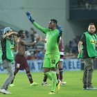 Pedro Ortiz fue ovacionado por los hinchas azules tras el empate de Emelec y Macará