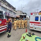 Personal de rescate realizaba labores de salvamento en sitio de accidente de tránsito, en Sayausí, Cuenca.