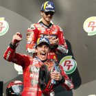 El español de 32 años, seis veces campeón mundial de MotoGP, y debutante este año con Ducati, celebró eufórico la victoria.