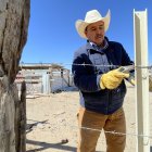 Afectados. El productor agrícola Javier Meléndez explicó cómo la sequía agrava la situación del país.