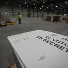 Fotografía de material electoral en una bodega, en Quito. Imagen referencial para graficar este artículo sobre la segunda vuelta.