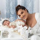 La Suka con su niña recién nacida.