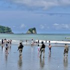 Miembros de las Fuerzas Armadas custodiaron playas de Esmeraldas.
