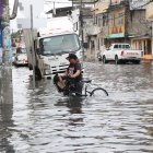 La movilidad se interrumpe con las fuertes lluvias.