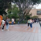 Turistas se fotografiaron en una de las áreas icónicas del Centro Histórico de Cuenca.