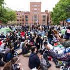 Washington. Estudiantes universitarios pro-palestinos se manifiestan en la Universidad George Washington.