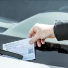 Referencial de la acción de multar por una contravención de tránsito.