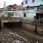 En el barrio Osorio es uno de los sectores que ha resultado afectado por las inundaciones debido a que la quebrada atraviesa el sector