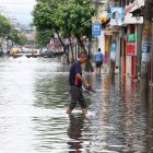 La marea agrava la situación de inundaciones.