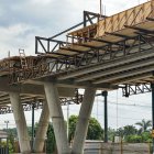 Durante tres días, desde este 5 de marzo, permanecerá cerrado un tramo de vía a la costa para continuar con la construcción de los pasos elevados en el sector.