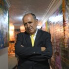 El artista quiteño es conocido por elaborar fusiones entre los volúmenes geométricos, las cromáticas brillantes y los universos abstractos.