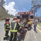 Se registró un accidente de tránsito en la vía a Papallacta, km 4.5. Una persona quedó atrapada en el vehículo