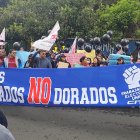 El Sindicato de trabajadores de CNEL realiza una protesta, tras el fallo de la Corte Constitucional.