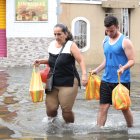 En Sauces, la falta de drenaje mantiene anegadas las calles.