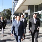 Francisco Barreiro Abad llega a al juicio acompañado de su abogado Santiago Hernández este lunes 10 de marzo de 2025.