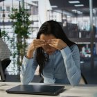 Los trabajadores se estresan ante la incertidumbre que hay en el país.