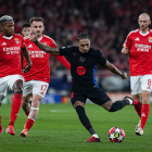 Raphinha (c) fue quien le dio la ventaja a FC Barcelona en la ida de octavos de final de Champions League ante Benfica