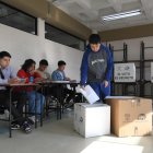 Impedimento. El CNE es la autoridad que deberá regular la eventual restricción del uso del teléfono móvil mientras se sufraga en las elecciones.