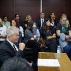 Dalma (c) y Giannina Maradona (3-d), hijas de Diego Armando Maradona junto a otros familiares en los tribunales de San Isidro en Buenos Aires.