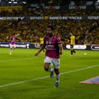 Jeison Medina marcó tres goles en el triunfo de los rayados sobre Barcelona.