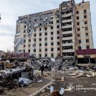Un edificio destruido en el lugar de un ataque en Kryvyi Rig, en medio de la invasión rusa de Ucrania.