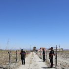 Un agente de la fiscalía estatal resguarda el Rancho Izaguirre este martes, en Teuchitlán (México).