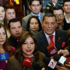 Inés Alarcón, junto a su bancada de ADN, dio declaraciones a la prensa