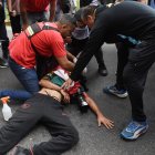 El fotógrafo Pablo Grillo es herido de gravedad durante una manifestación este miércoles, en Buenos Aires (Argentina).