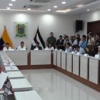 Prefectos y alcaldes de los Gobiernos Autónomos Descentralizados participaron en la sesión de la Comisión.