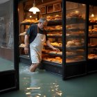 Uno de los negocios afectados por las inundaciones que ha generado el invierno.