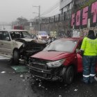 Dos personas resultaron heridas por los choques en la avenida Velasco Ibarra, en el sector de La Tola, centro de Quito.