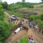 Daños. Se utilizaron cañas para poder transitar la vía afectada.