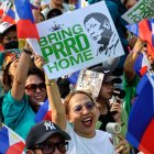 MANILA (Philippines), 15/03/2025.- Supporters of former Philippine president Rodrigo Duterte, also known by the initials PRRD, chant slogans amid flags and placards during a rally at the Liwasang Bonifacio public park in Manila, Philippines, 15 March 2025. Duterte made an online appearance before a pre-trial chamber of the International Criminal Court (ICC) in The Hague on 14 March, following his arrest on 11 March in Manila. The ICC is investigating Duterte"s war on drugs campaign that resulted in thousands of cases of alleged extra-judicial killings during his term. (Filipinas, La Haya) EFE/EPA/ROLEX DELA PENA