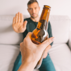 El metanol en bebidas alcohólicas puede causar graves problemas de salud, como dolores de cabeza, ceguera e incluso la muerte.