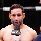 Carlos Vera logró su primera victoria en UFC ante el congolés Josias Musasa.