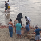 Aunque los intentos de rescate no pararon, los jóvenes no lograron salir con vida.