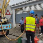 La tarde de este 17 de marzo, a través de tanqueros se abasteció de agua a las familias de Urdesa Norte.