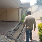 Los muros de las viviendas se parten ante el deslizamiento de la tierra que se agrava por la filtración de agua.