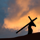 La conmemoración del Viernes Santo en Ecuador reúne a miles de personas en procesiones religiosas.