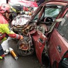 Dos personas quedaron atrapadas en un accidente de tránsito en la vía Mitad del Mundo, en el sector de Nanegalito, el fin de semana del 16 de marzo.
