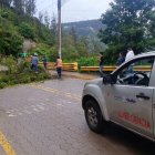 El derrumbe en la avenida De Los Conquistadores obligó a cerrar el paso en la vía entre Quito y Cumbayá.
