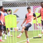 Kendry Páez entrena con la selección de Ecuador.