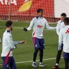 Lamine Yamal (C) guiará a España en el choque contra Países Bajos.