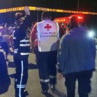 Personal de emergencias se encuentra ya en el lugar para atender a las víctimas del deplome del puente Gonzalo Cornejo, que cruza a la parroquia Magro.