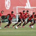 Los jugadores de la selección chilena durante un entrenamiento en el complejo deportivo Juan Pinto Durán este miércoles 19 de marzo, en Santiago de Chile.