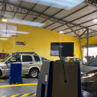 En el proceso de matriculación, en el centro de revisión vehicular de La Florida, en el norte de Quito.