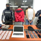 Los detenidos tienen 26 y 23 años. La Policía encontró diversas evidencias.