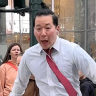 Qpark bailando al ritmo de "Vitamina" de Jombriel, un éxito ecuatoriano que está conquistando las redes sociales.